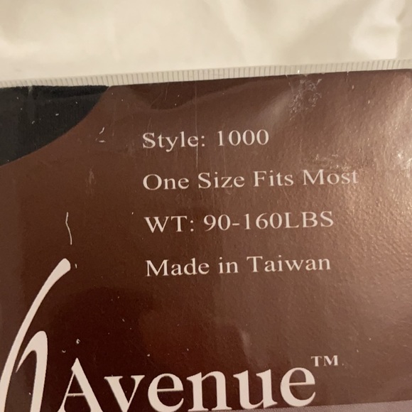 Leg Avenue Sheer Back-Seam Stockings - Picture 3 of 3